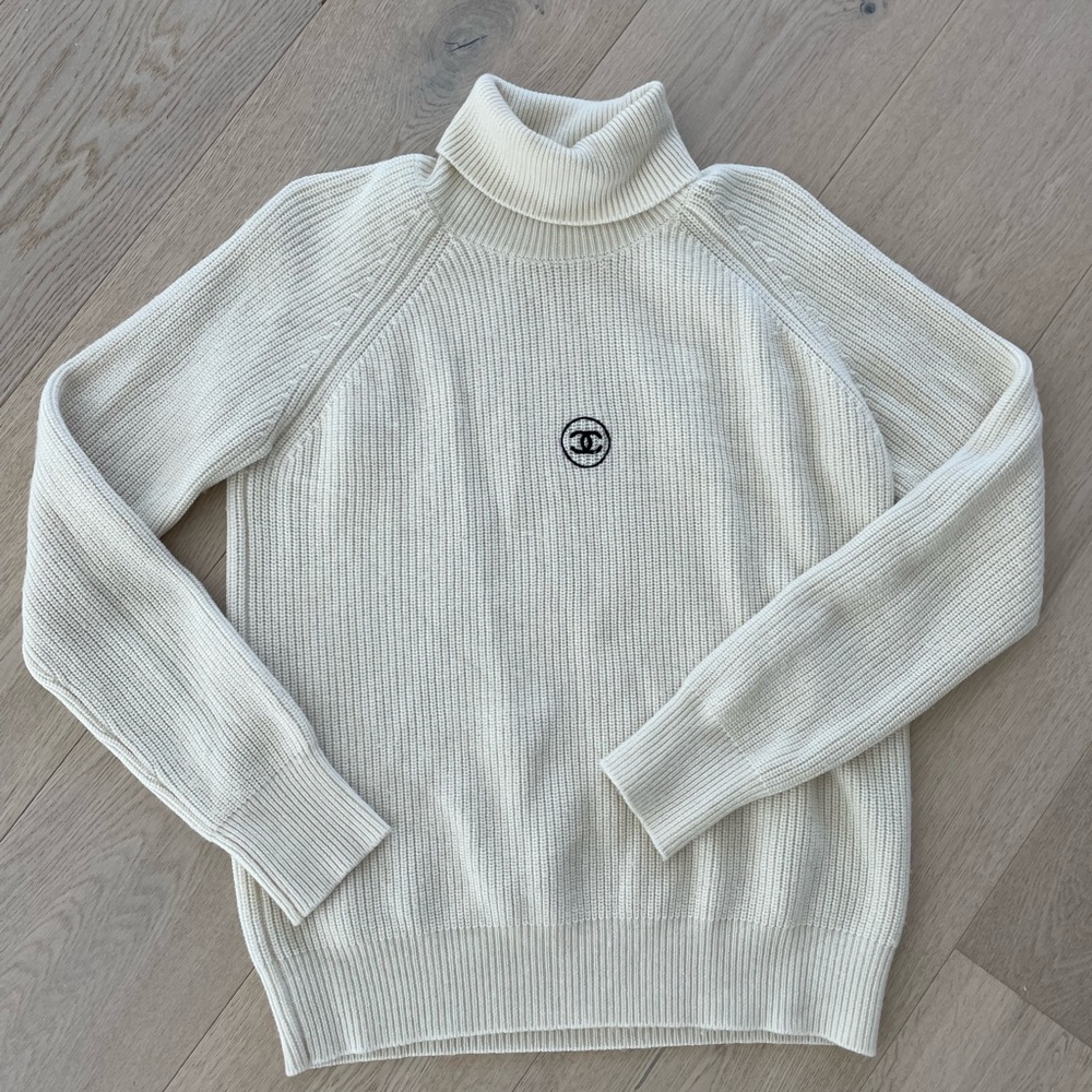 🔴SOLD 🔴Vintage CHANEL sweater